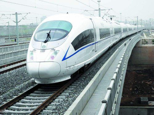 截至今年9月30日,中国高铁动车组累计发送旅客突破70亿人次,旅客发送